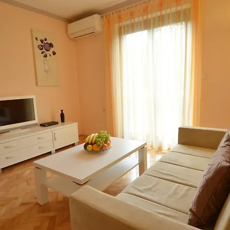 Apartament Benussi 1045 *