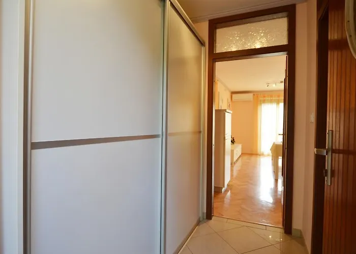 Benussi 1045 * Rovinj